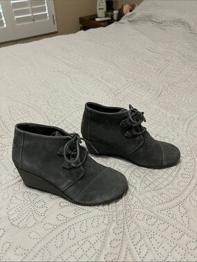 Toms graySuede Lace-Up Wedge Booties